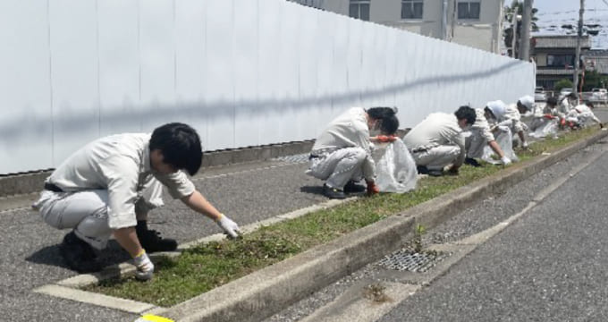 公道(歩道)の除草活動